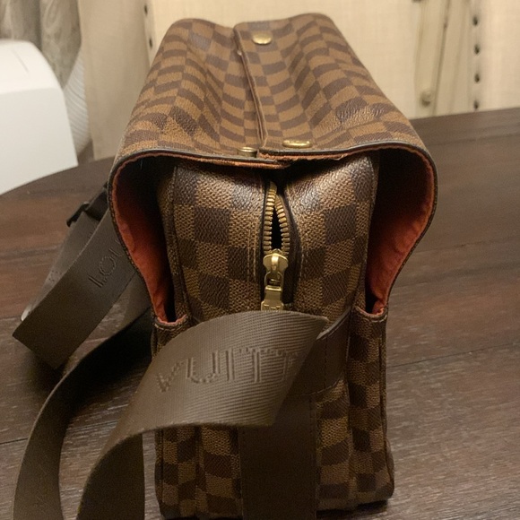 LV Crossbody - Picture 4 of 16